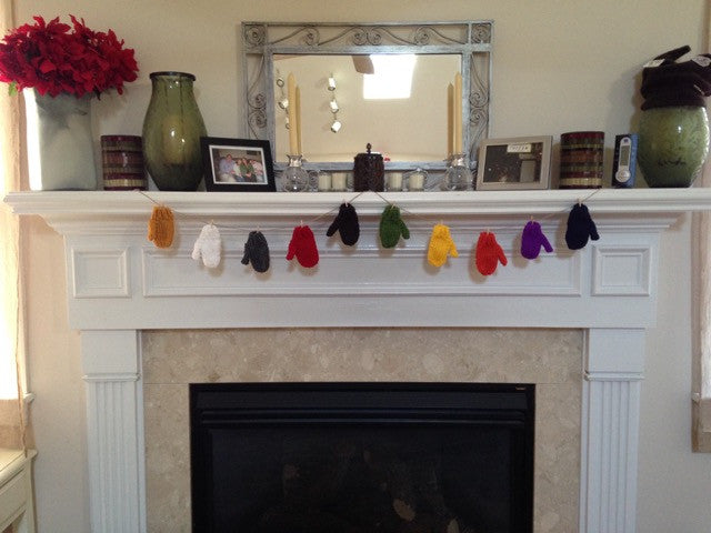 Holiday - The Mitten Garland